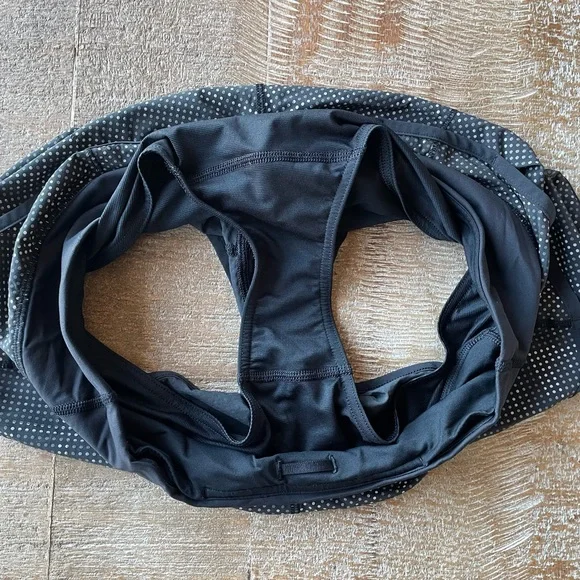 Lululemon Speed it up shorts size 8 - Picture 6 of 6